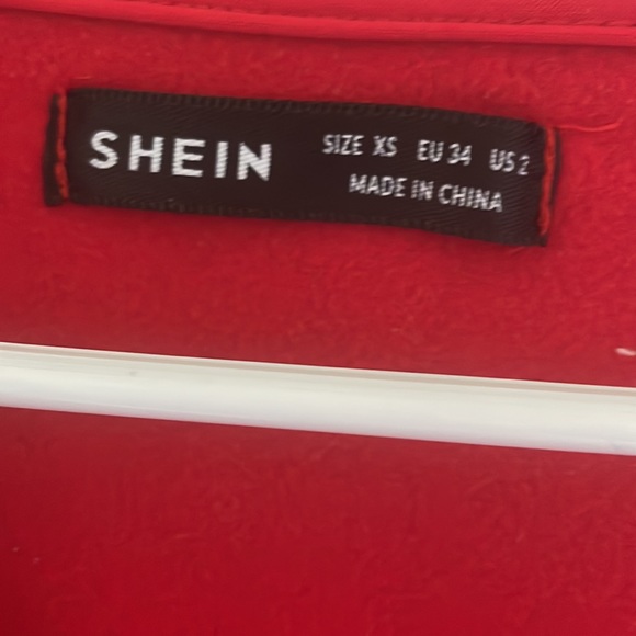 Red dress - Picture 4 of 5